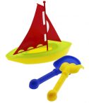 Strand játék vitorláshajóval lapáttal, és gereblyével